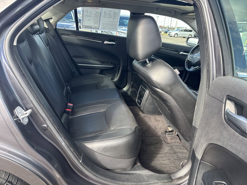 Used 2018 Chrysler 300 Limited w/ Safetytec Plus Group image 17