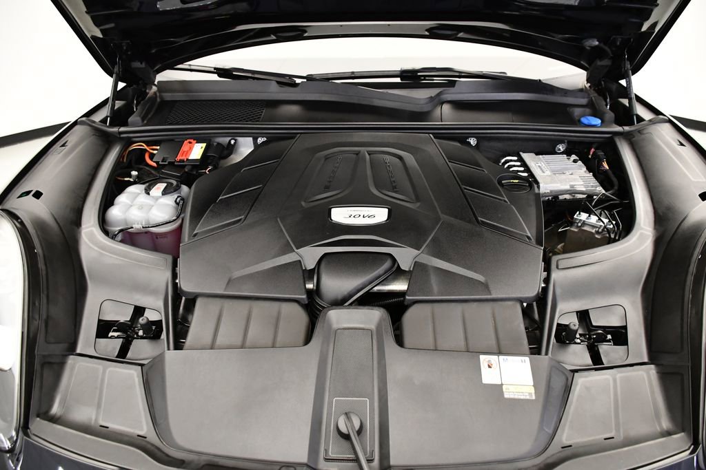 Used 2022 Porsche Cayenne Platinum Edition image 12