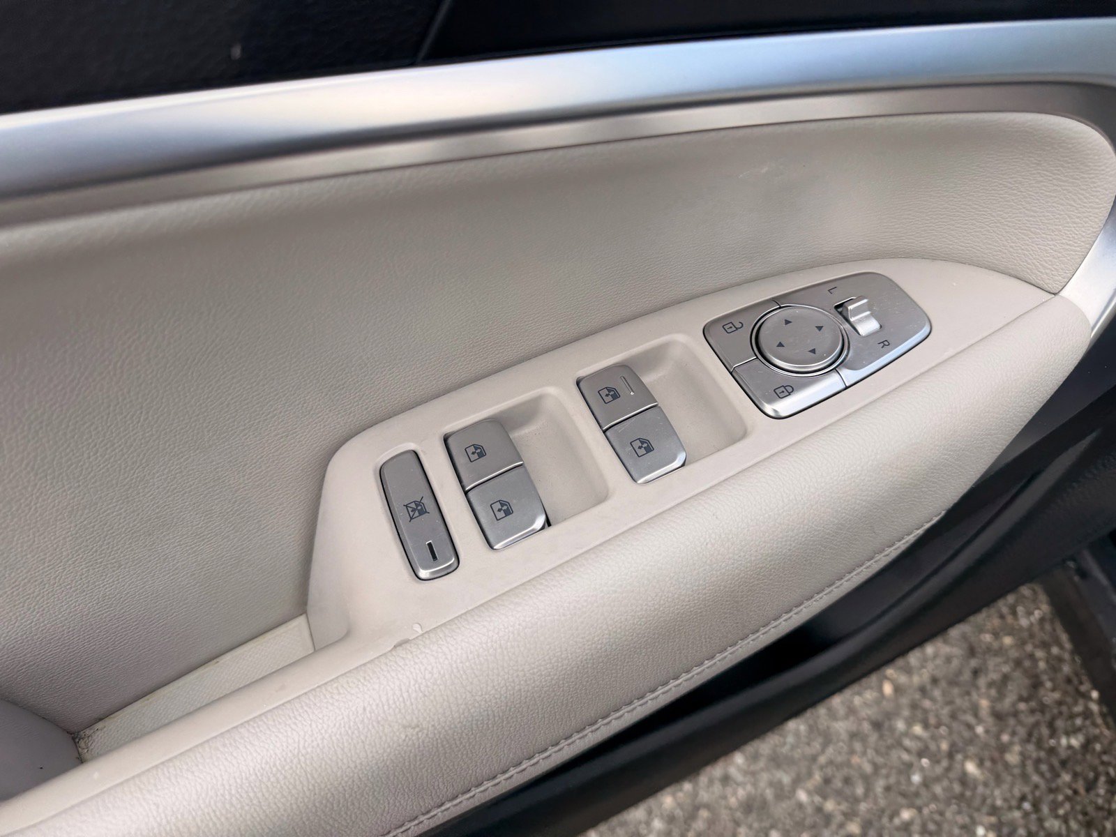 Used 2023 Genesis G70 2.0T AWD/4WD image 13
