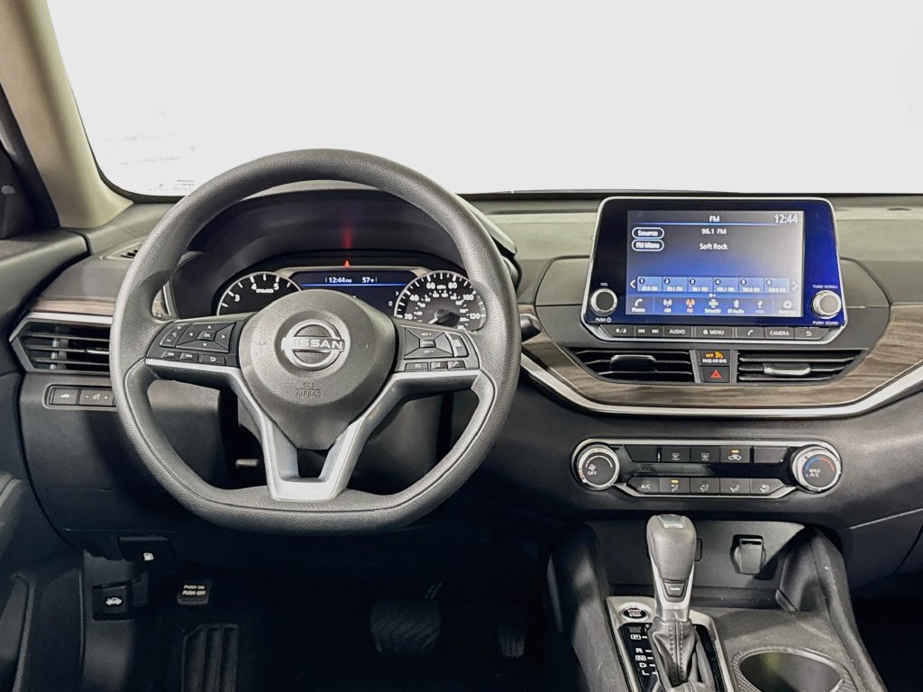 Used 2025 Nissan Altima 2.5 SV FWD image 13