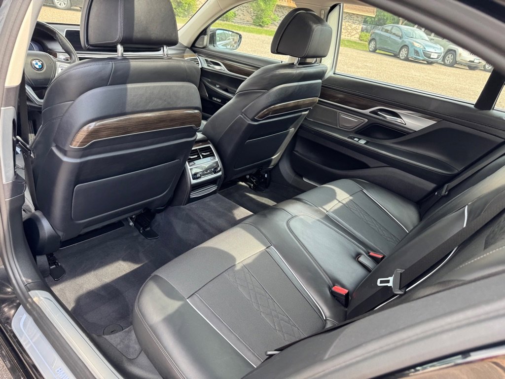 Used 2017 BMW 740i xDrive image 29