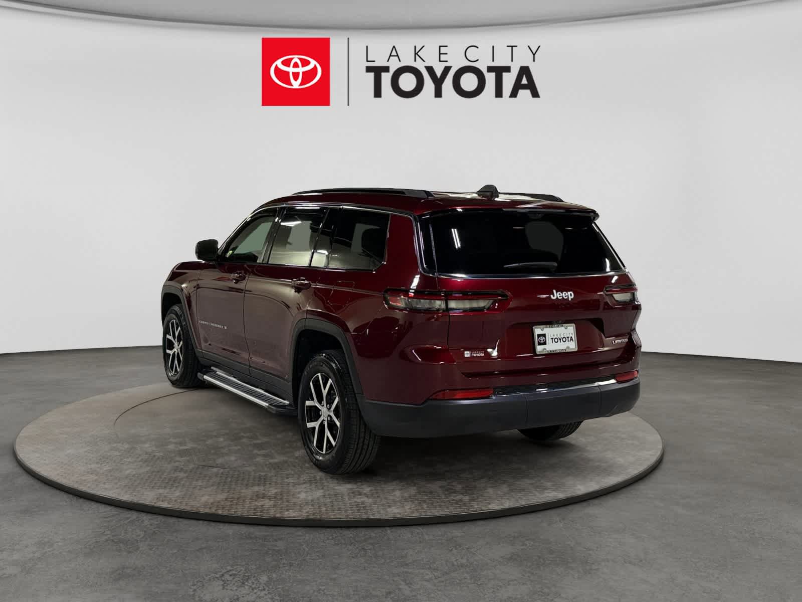 Used 2025 Jeep Grand Cherokee L Limited w/ Luxury Tech Group II RWD image 5