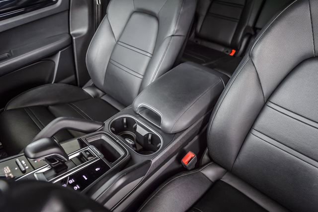 Used 2019 Porsche Cayenne image 32