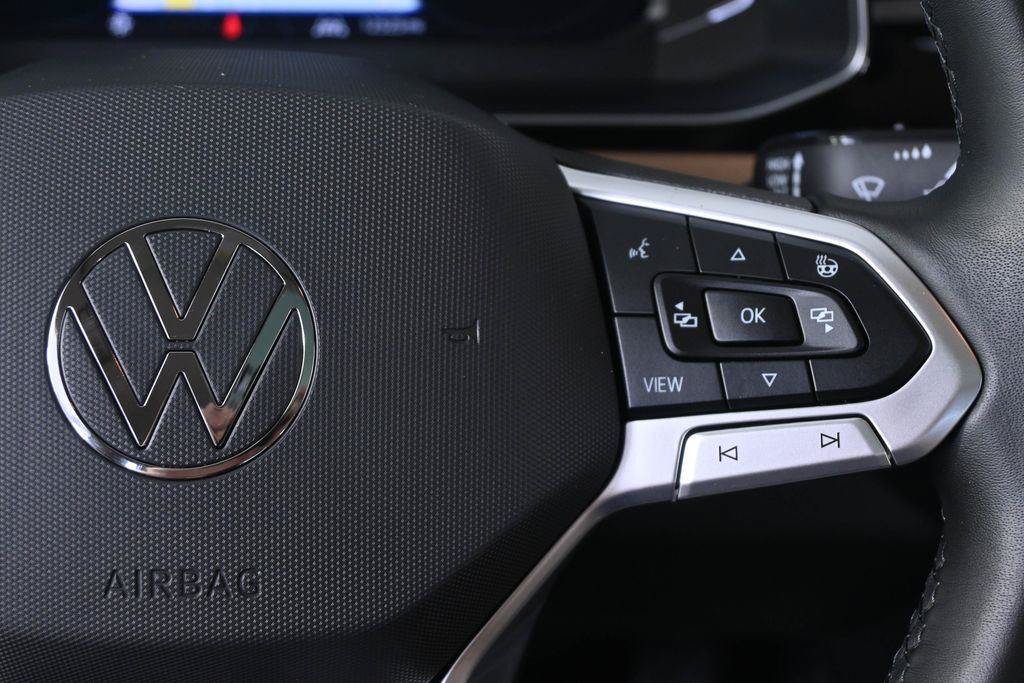 Used 2025 Volkswagen Jetta SEL FWD image 11