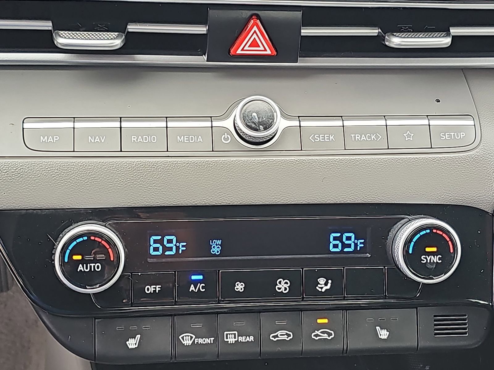 Certified 2023 Hyundai Elantra SEL w/ Convenience Package image 25