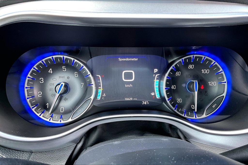 Used 2025 Chrysler Pacifica Limited FWD image 10