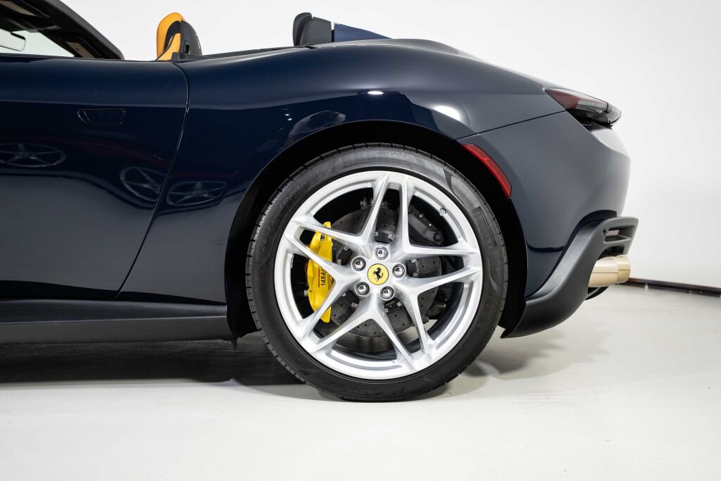 Used 2024 Ferrari Roma Spider image 23