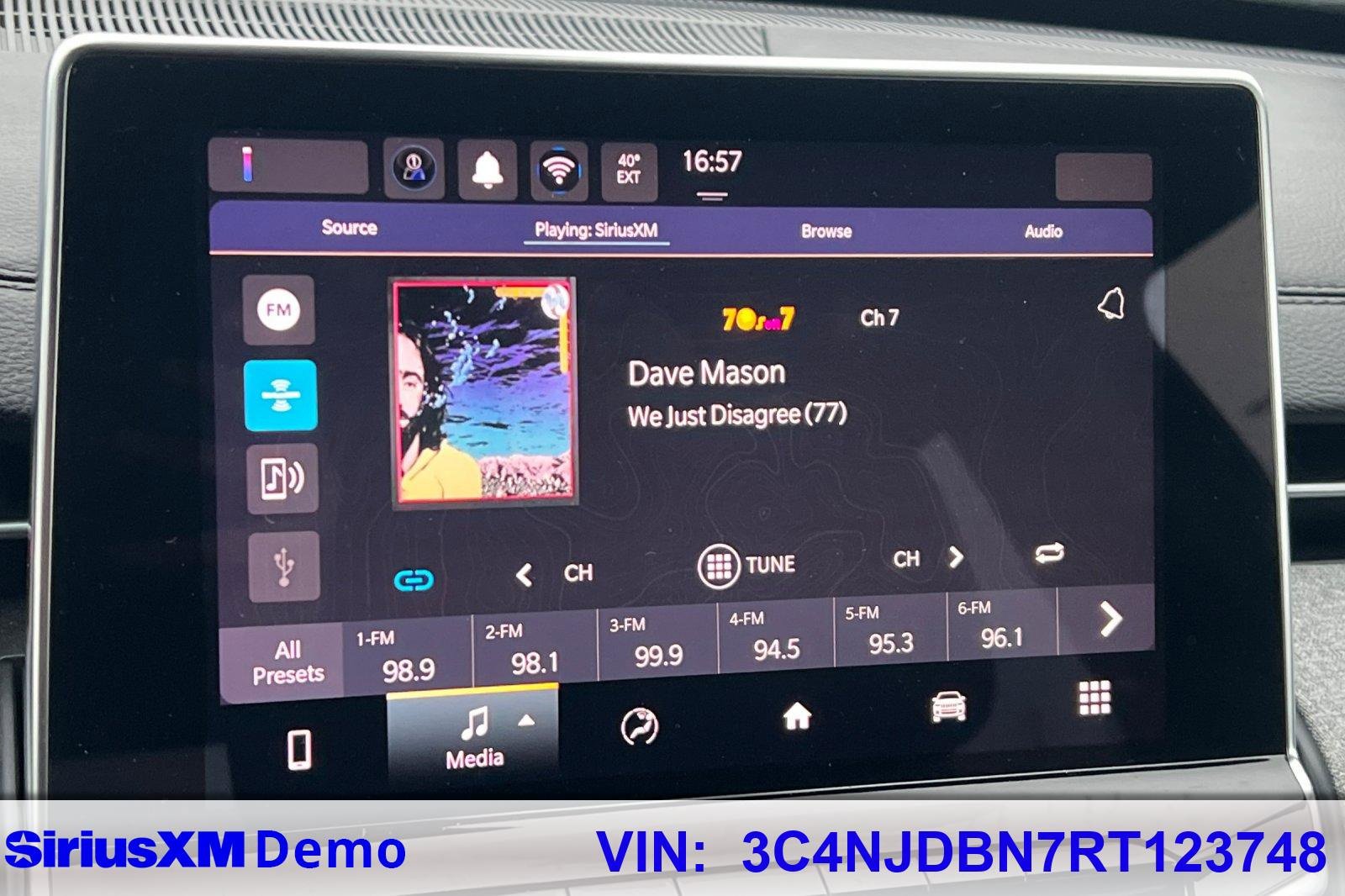 Used 2024 Jeep Compass Latitude image 30