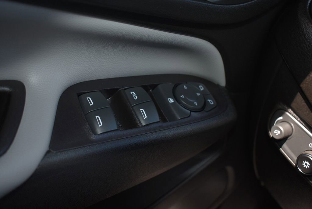 Used 2020 Chevrolet Equinox LS w/ LS Convenience Package FWD image 21