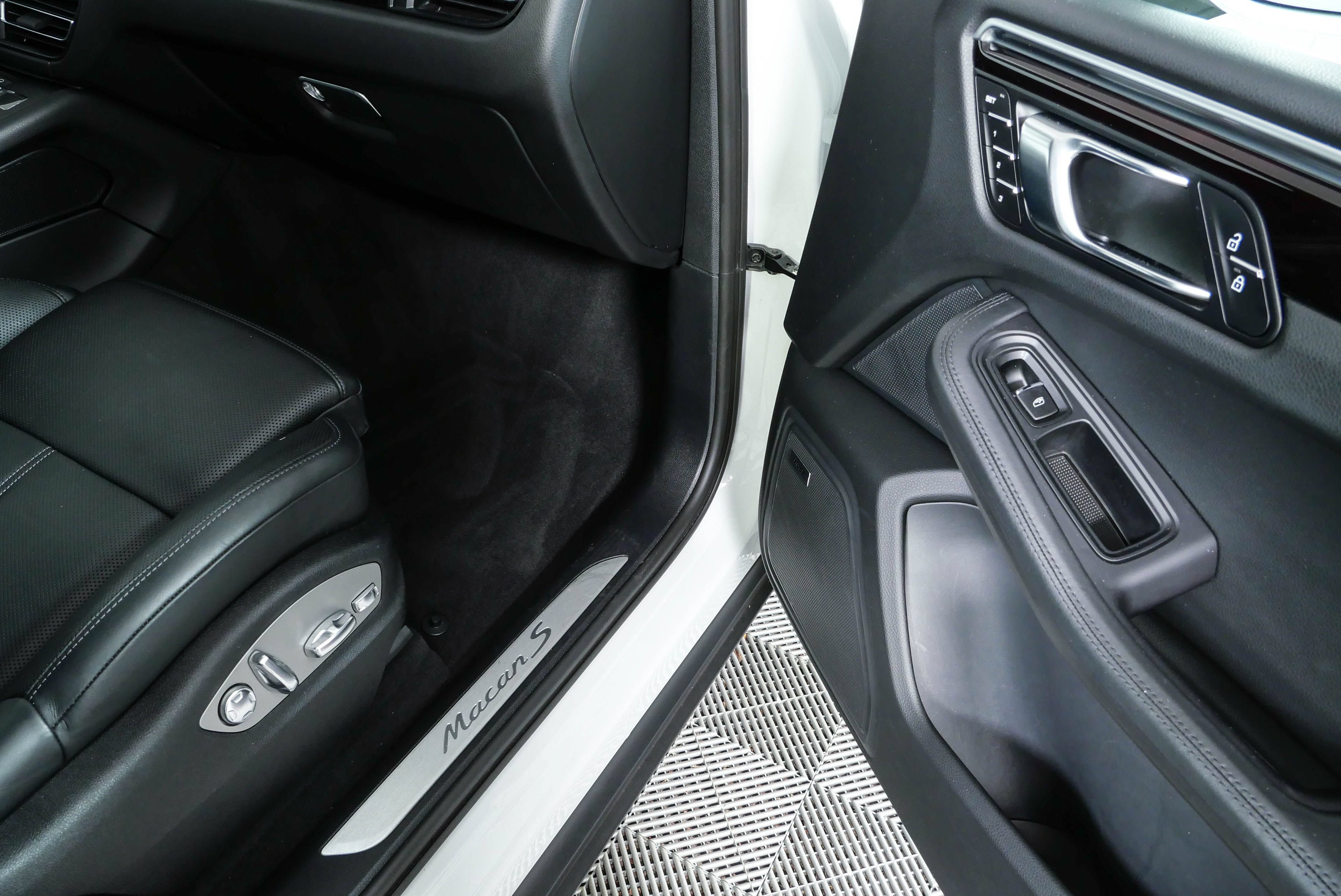 Certified 2021 Porsche Macan S AWD/4WD image 27
