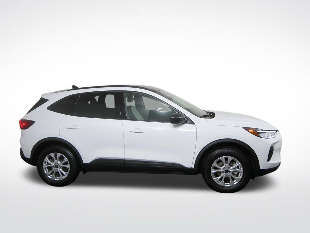 Used 2026 Ford Escape Active w/ Cold Weather Package AWD/4WD image 2