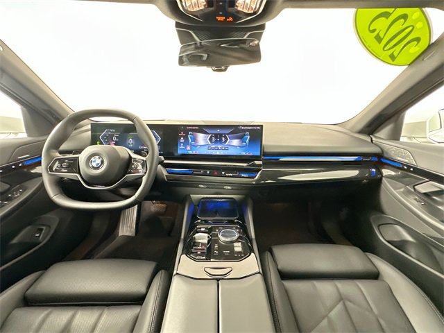 Used 2025 BMW 530i xDrive image 3