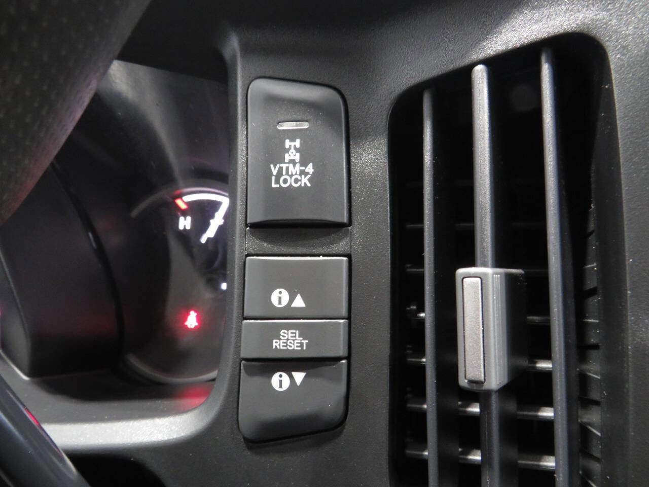 Used 2014 Honda Ridgeline SE image 20