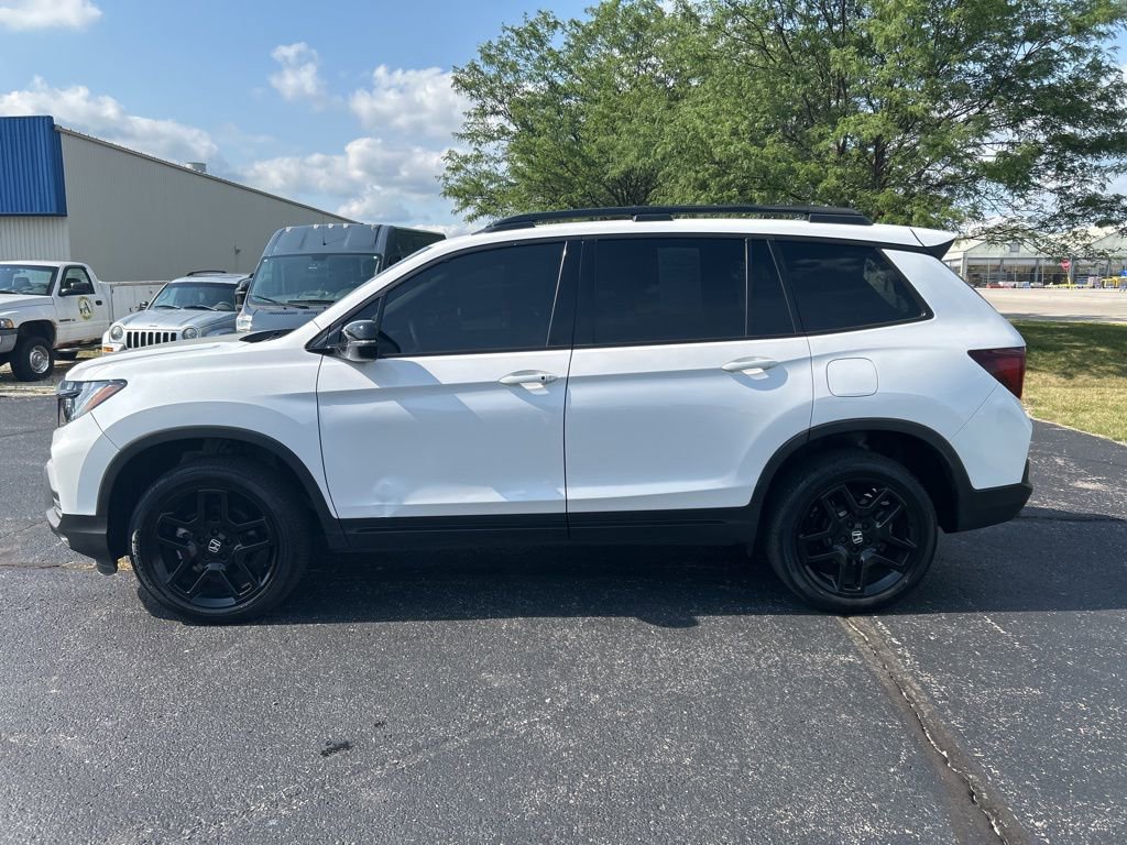 Used 2024 Honda Passport Black Edition image 2