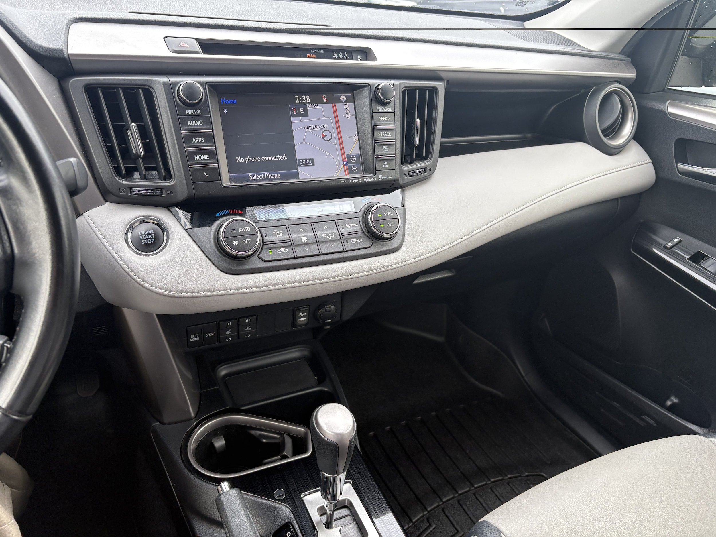 Used 2018 Toyota RAV4 Limited AWD/4WD image 9