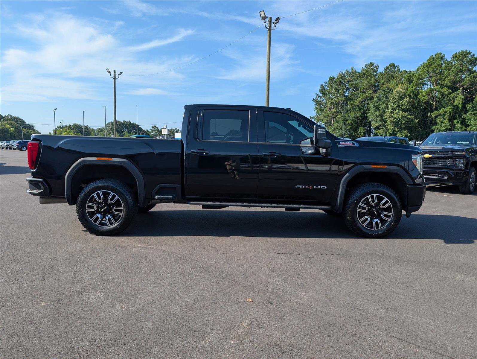 Used 2021 GMC Sierra 2500 AT4 w/ AT4 Premium Plus Package AWD/4WD image 6