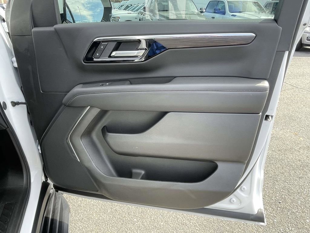 Used 2025 Chevrolet Tahoe LS image 16