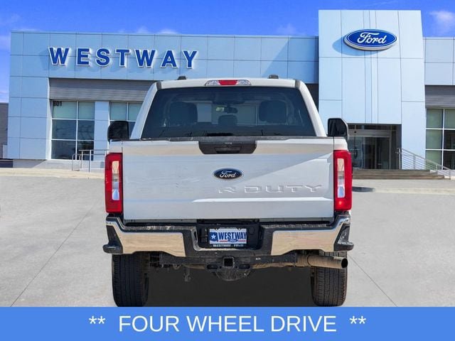 Used 2025 Ford F250 XLT AWD/4WD image 4