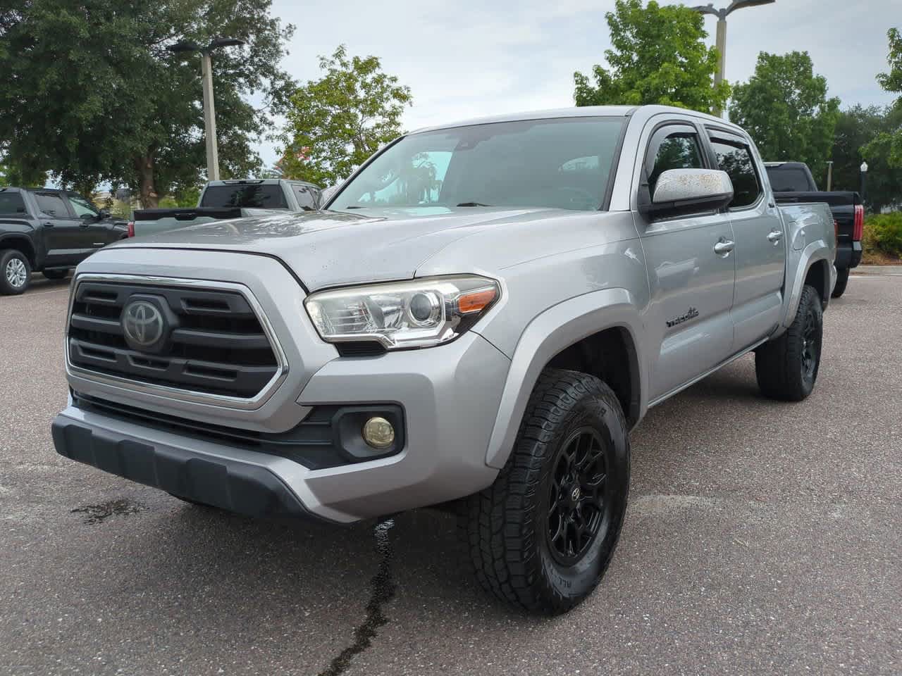 Used 2019 Toyota Tacoma SR5 RWD image 2