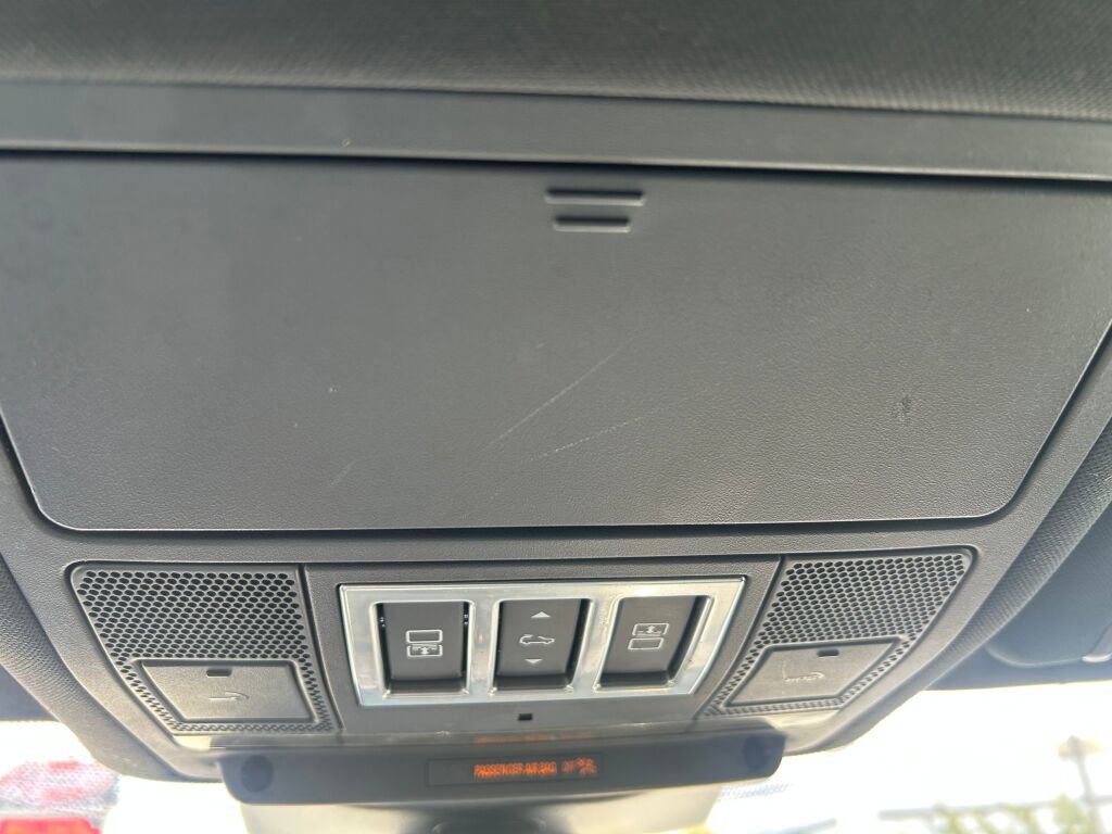 Used 2018 Land Rover Discovery HSE image 23