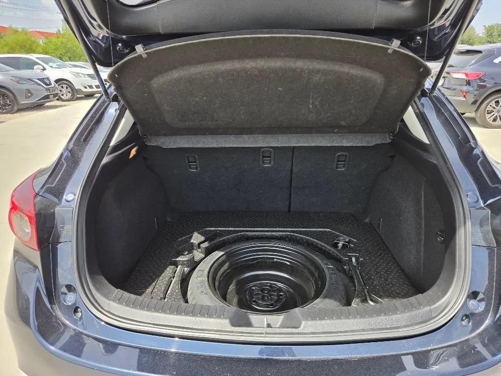 Used 2018 MAZDA MAZDA3 Touring FWD image 7