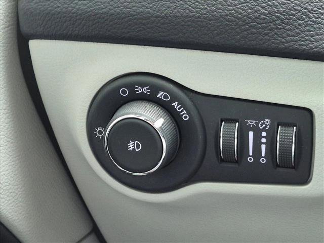 Used 2018 Jeep Compass Latitude FWD video 4