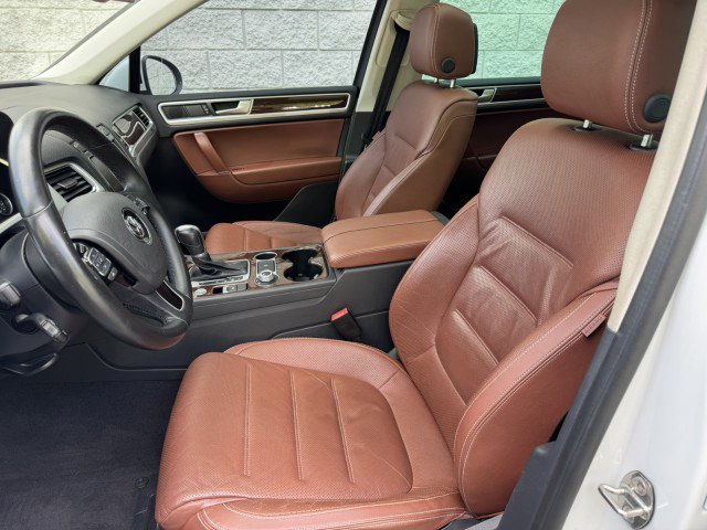 Used 2016 Volkswagen Touareg Sport AWD/4WD image 7