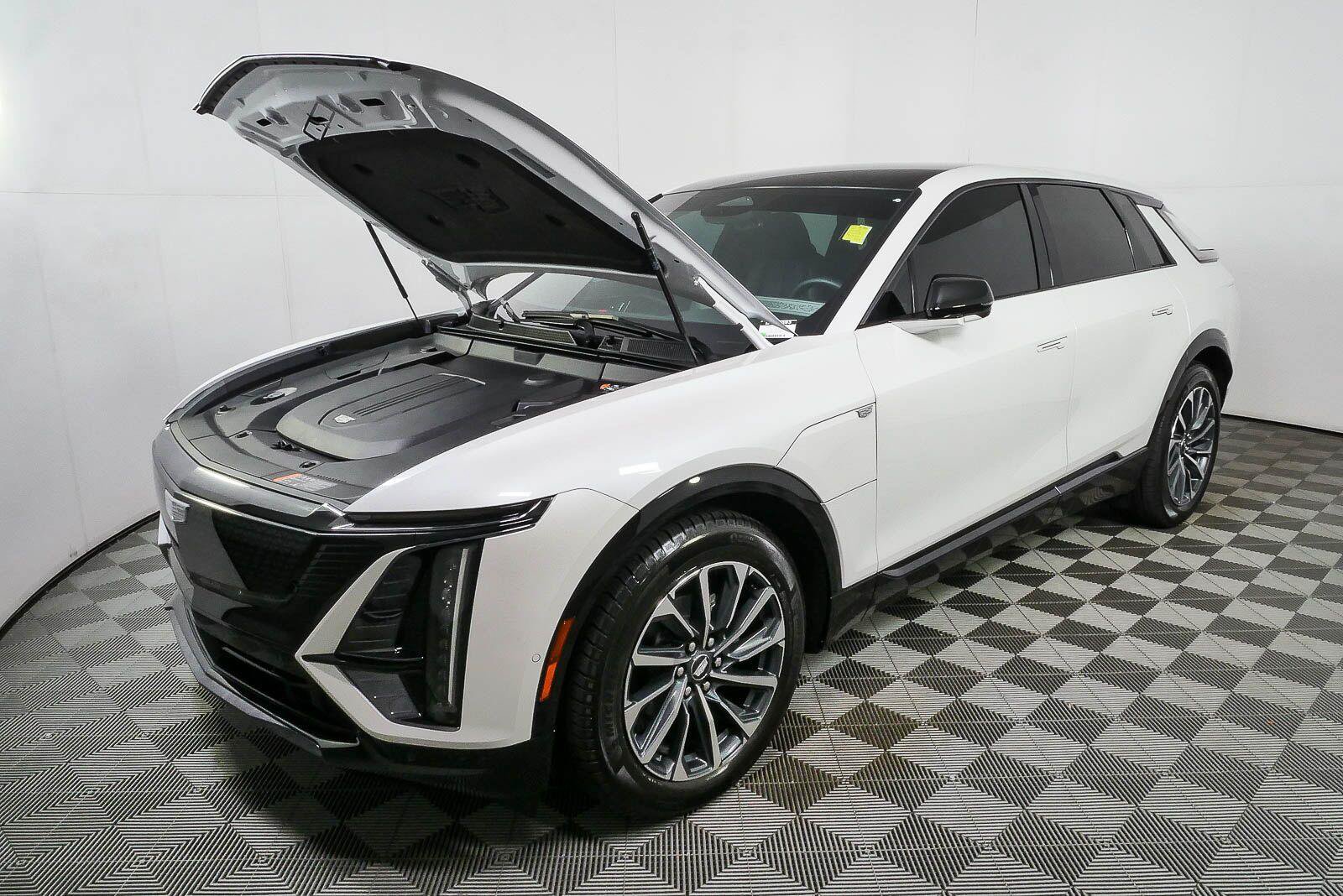 Used 2024 Cadillac Lyriq Sport AWD/4WD image 32