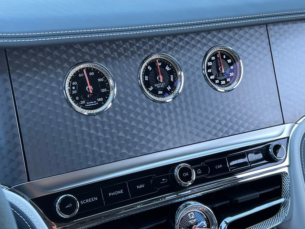 Used 2025 Bentley Flying Spur Plug-In Hybrid image 31