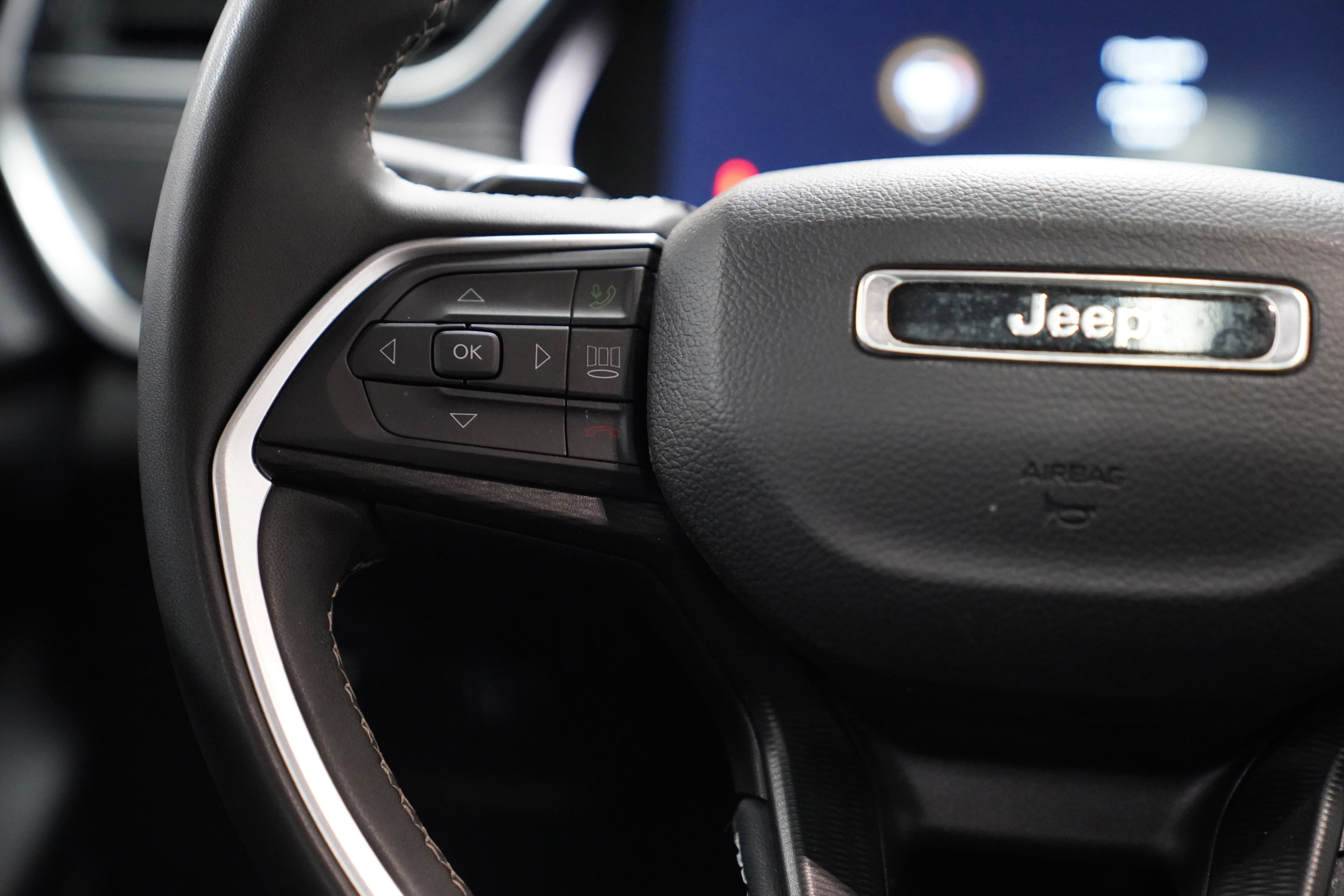 Used 2023 Jeep Grand Cherokee Laredo X image 20