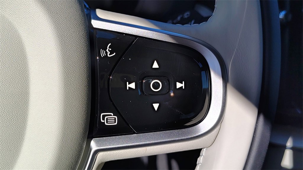 Used 2026 Volvo XC60 B5 Ultra w/ Climate Package PRO image 15