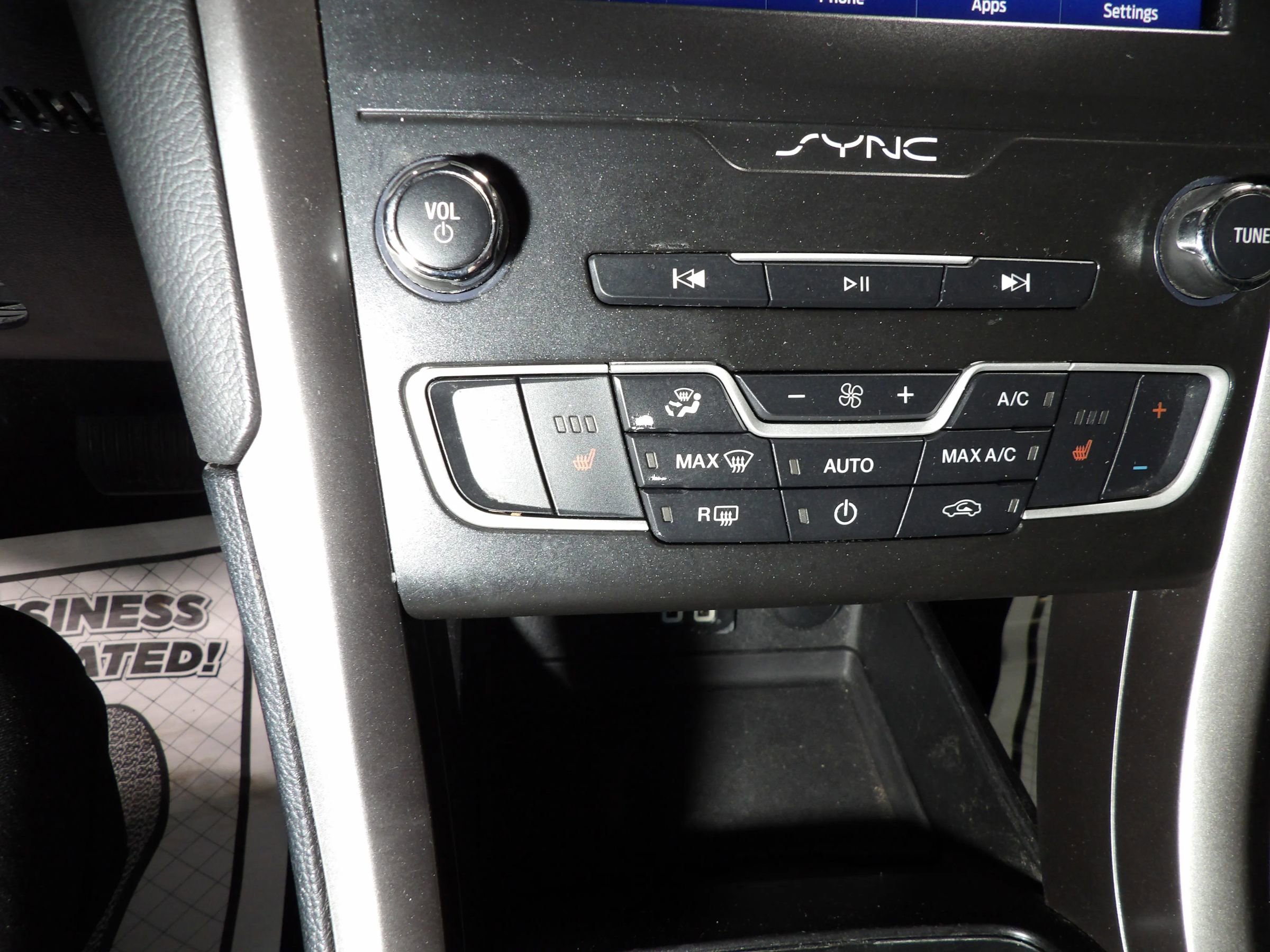 Used 2020 Ford Fusion SE image 13