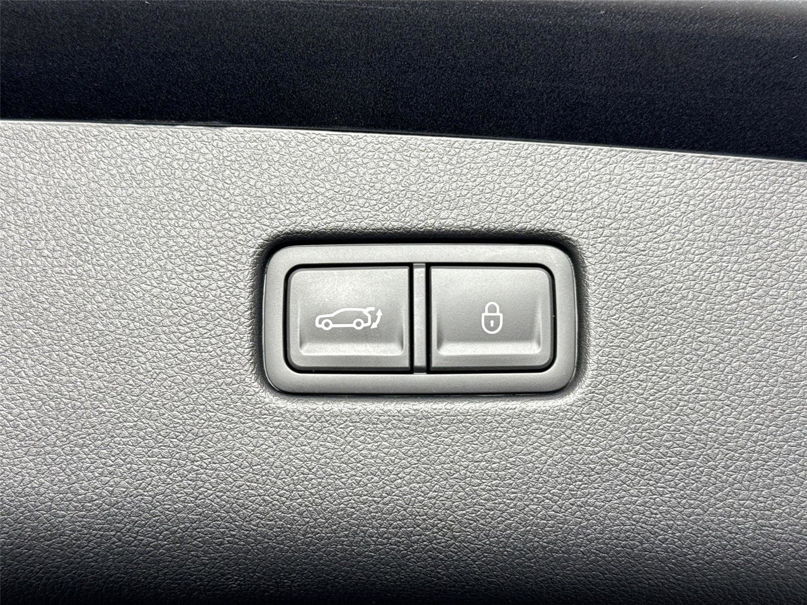 Used 2024 Genesis GV70 2.5T w/ Advanced Package image 43