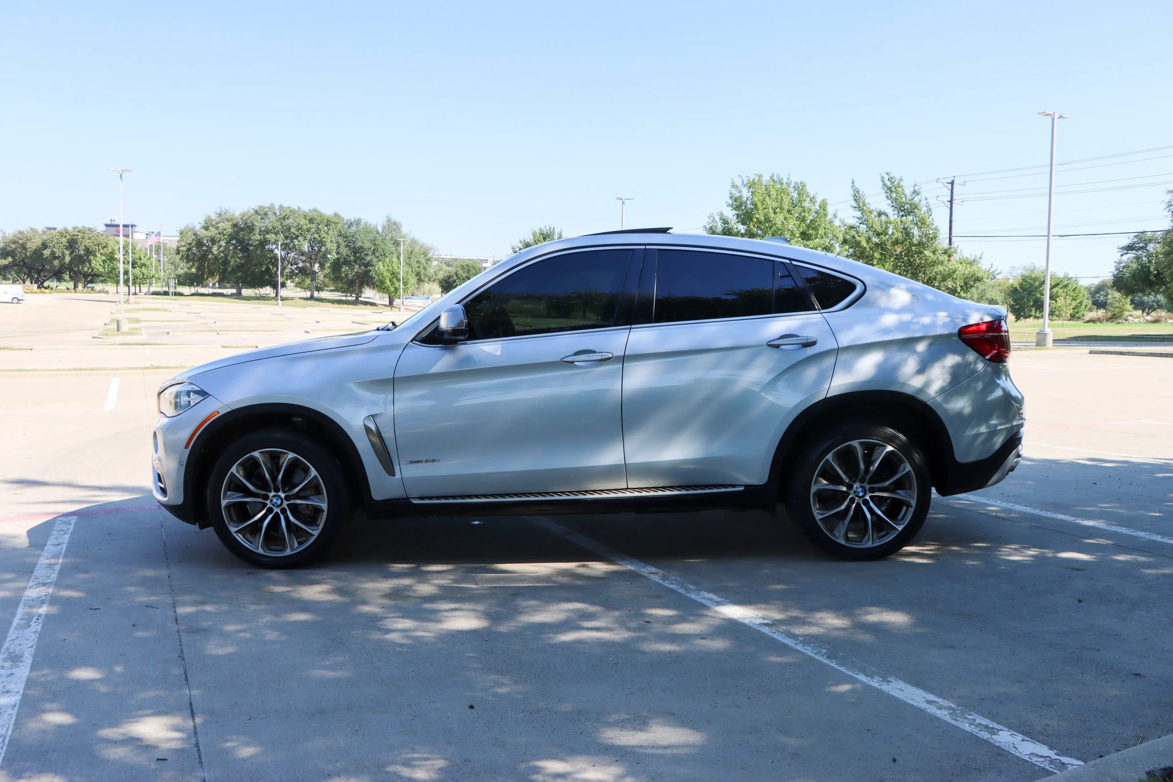 Used 2016 BMW X6 xDrive50i w/ Executive Package AWD/4WD image 4