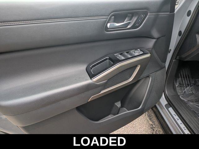 Used 2024 Nissan Pathfinder Platinum image 19