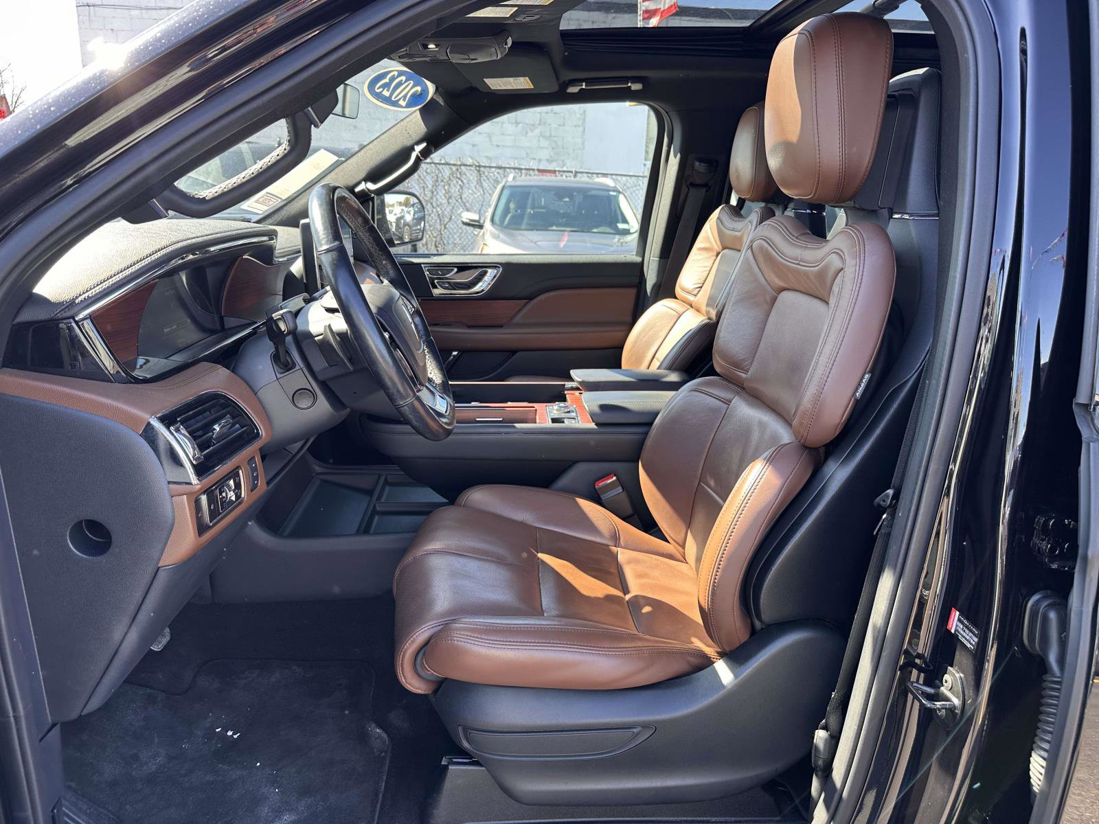 Used 2023 Lincoln Navigator L Reserve image 12