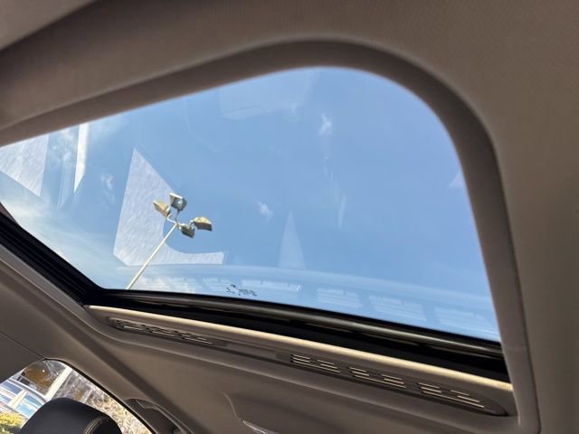 Used 2017 BMW 320i xDrive Sedan image 5