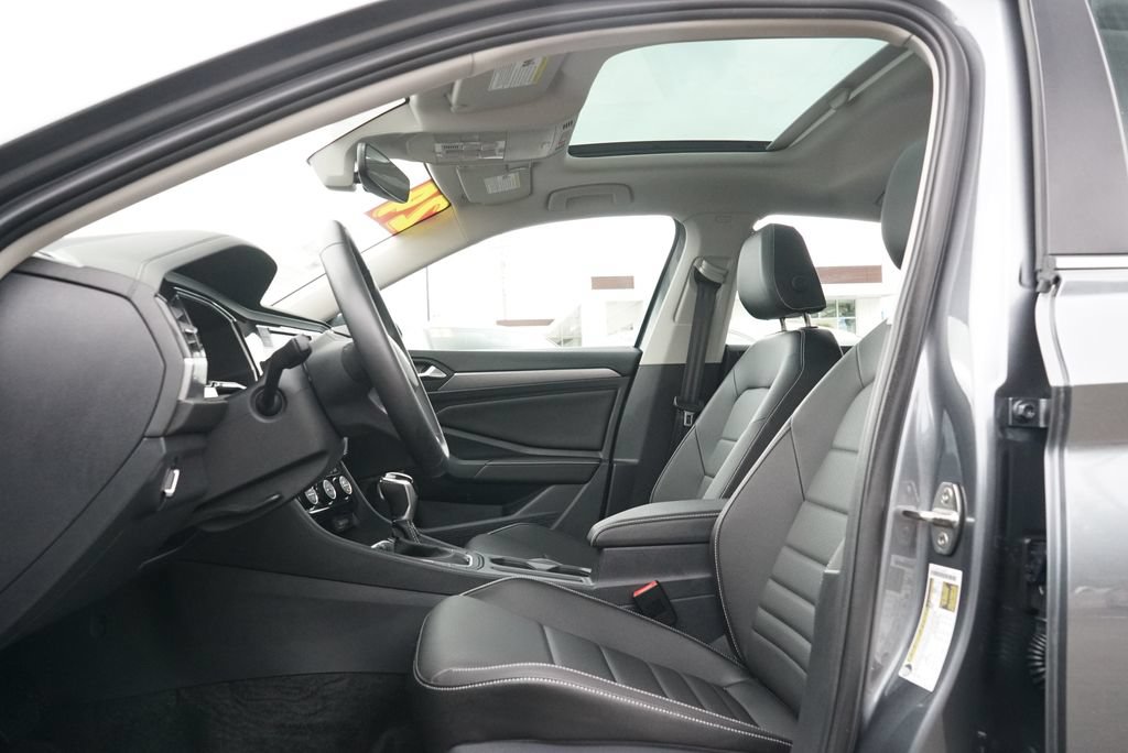 Used 2024 Volkswagen Jetta SE w/ Panoramic Sunroof Package FWD image 20