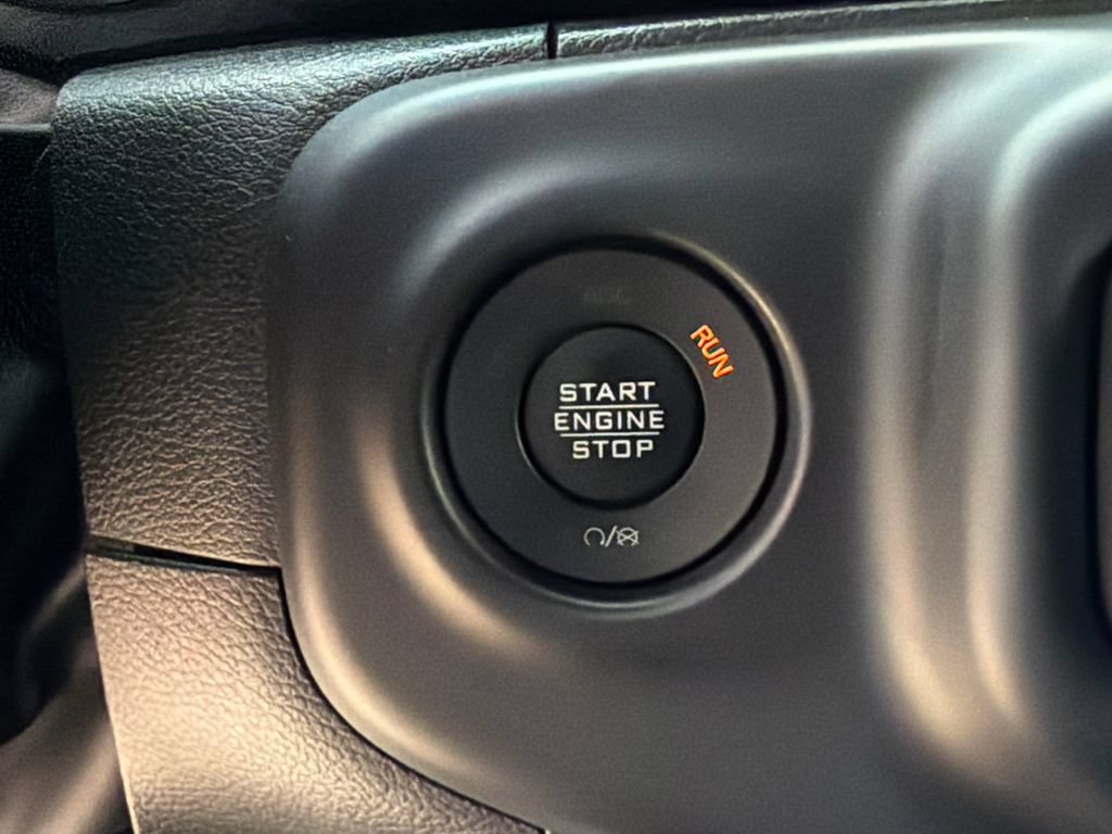 Used 2022 Jeep Wrangler Unlimited Sahara AWD/4WD image 29