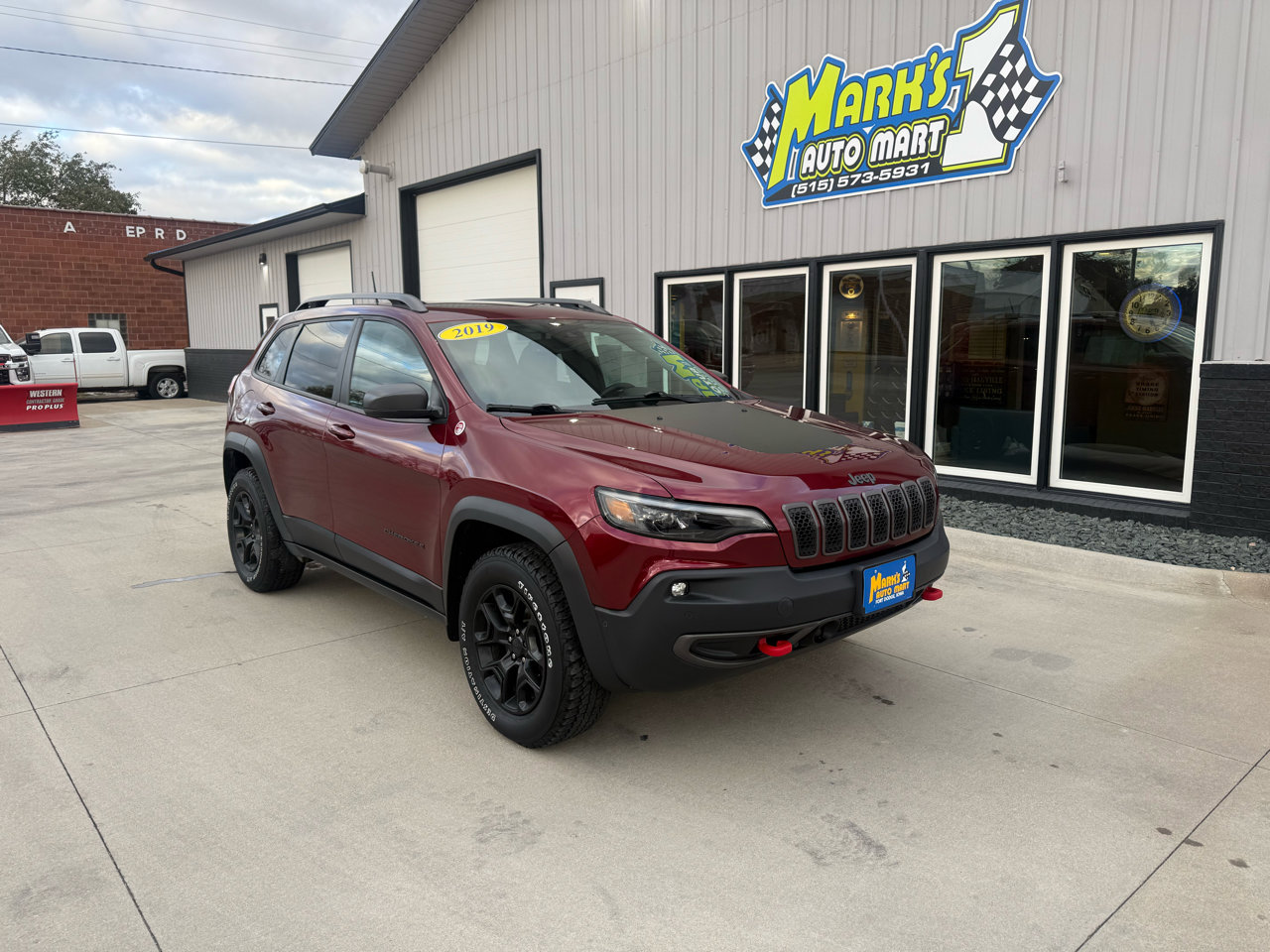Used 2019 Jeep Cherokee Trailhawk image 1