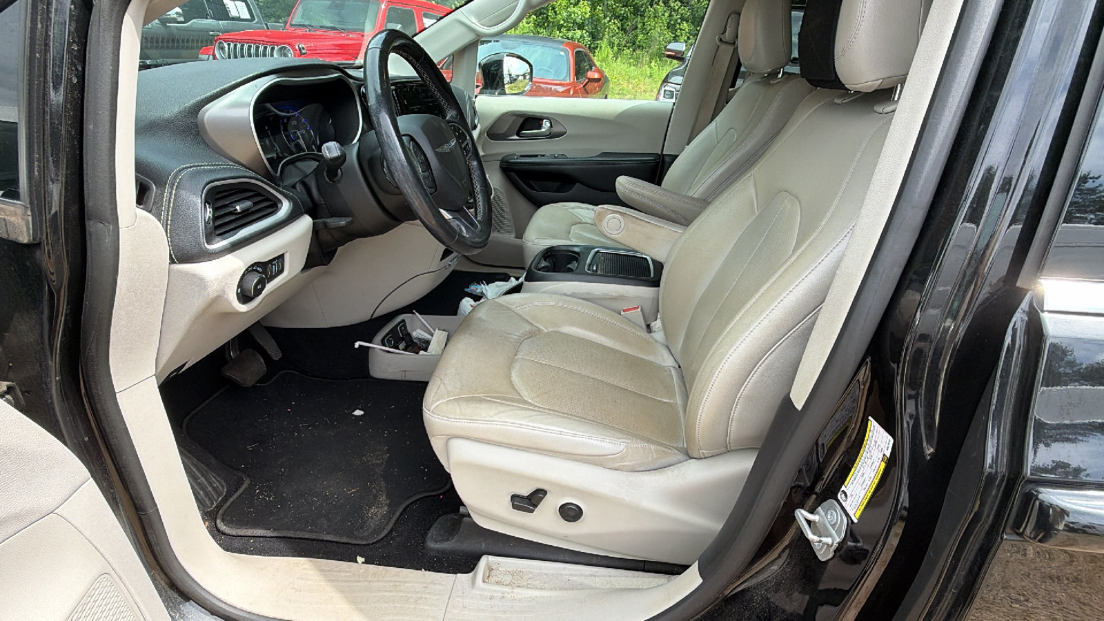 Used 2021 Chrysler Pacifica Touring-L FWD image 15