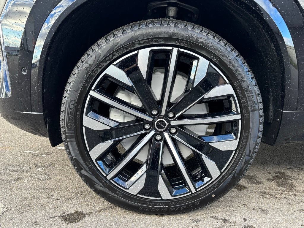 New 2026 Volvo XC90 B6 Plus w/ Protection Package AWD/4WD image 9