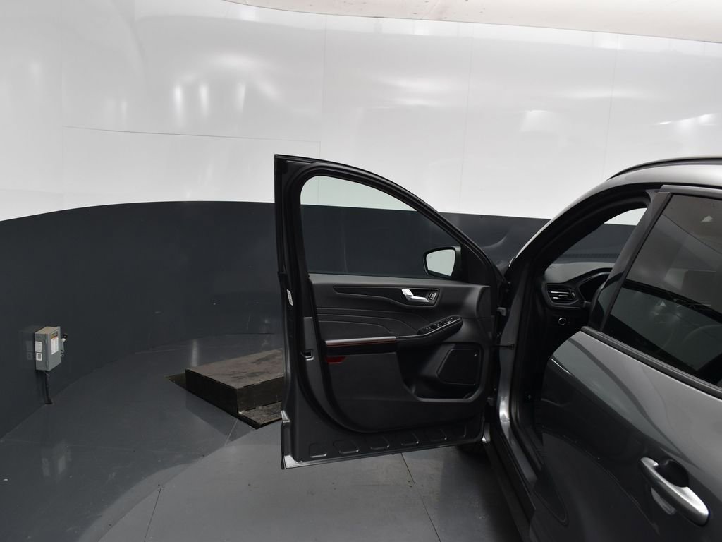 Used 2023 Ford Escape ST-Line image 21