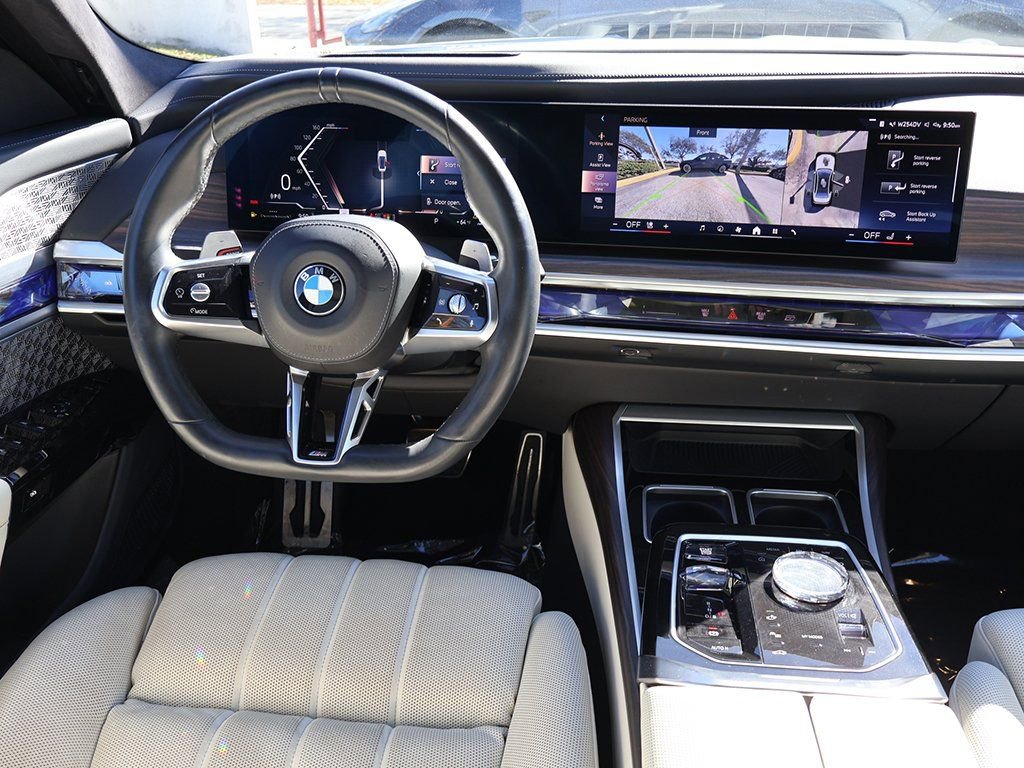 Used 2023 BMW 760i xDrive image 43