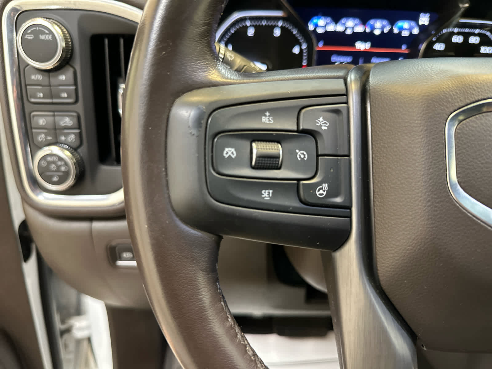Used 2023 GMC Sierra 3500 Denali w/ Denali Ultimate Package AWD/4WD image 21