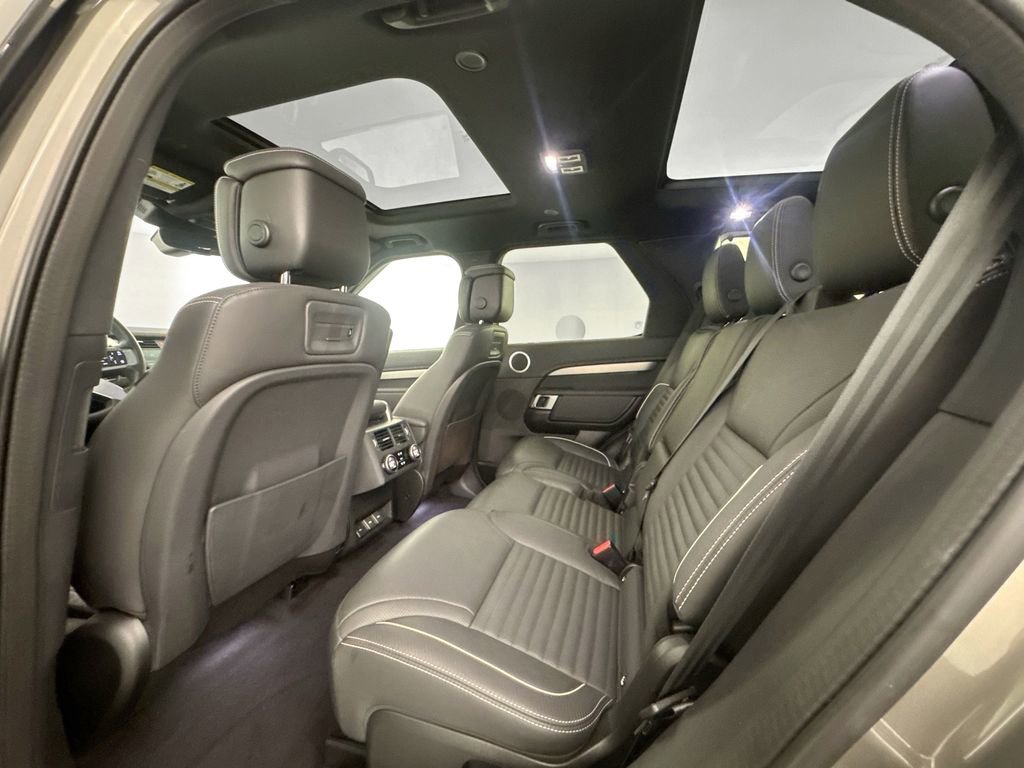 Certified 2024 Land Rover Discovery Dynamic SE image 24