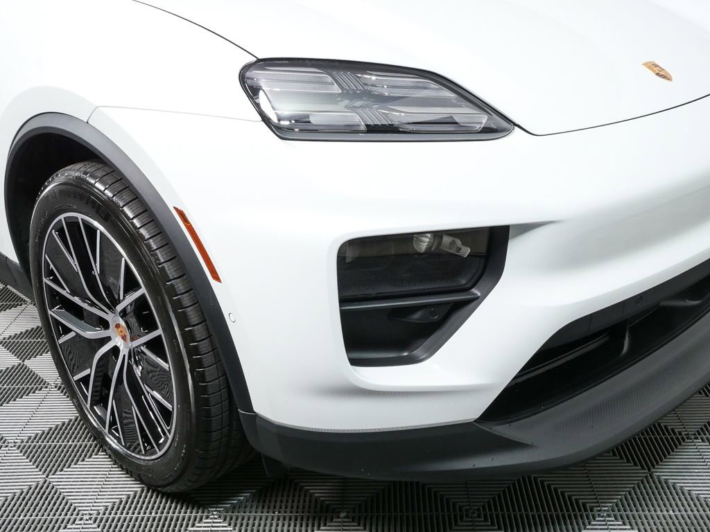 New 2026 Porsche Macan Electric image 37