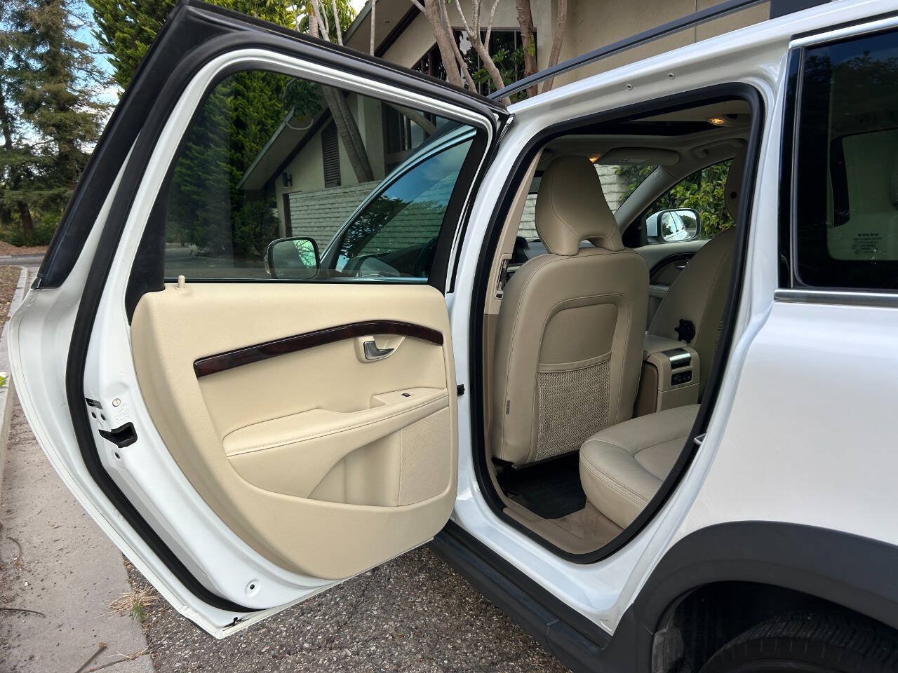 Used 2014 Volvo XC70 3.2 FWD image 29