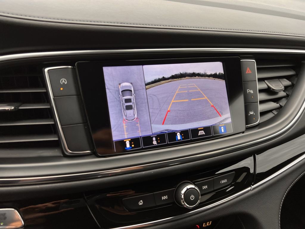 Used 2023 Buick Enclave Avenir image 19