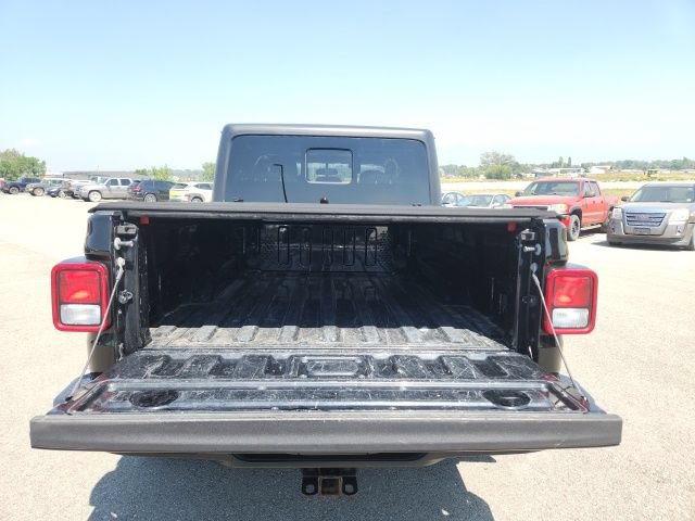 Used 2020 Jeep Gladiator Sport w/ Technology Group AWD/4WD image 23
